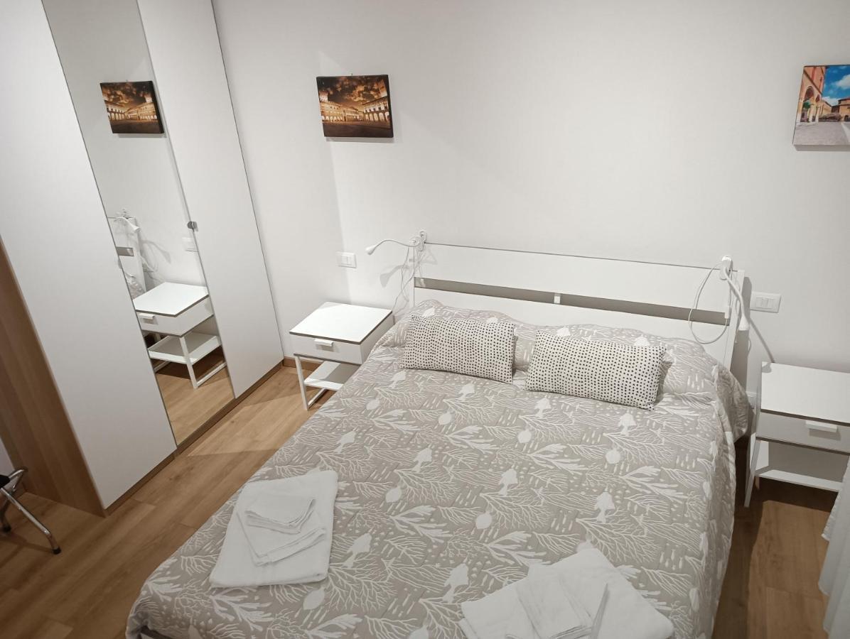 B&B Fiera Station Rooms Bologne Extérieur photo